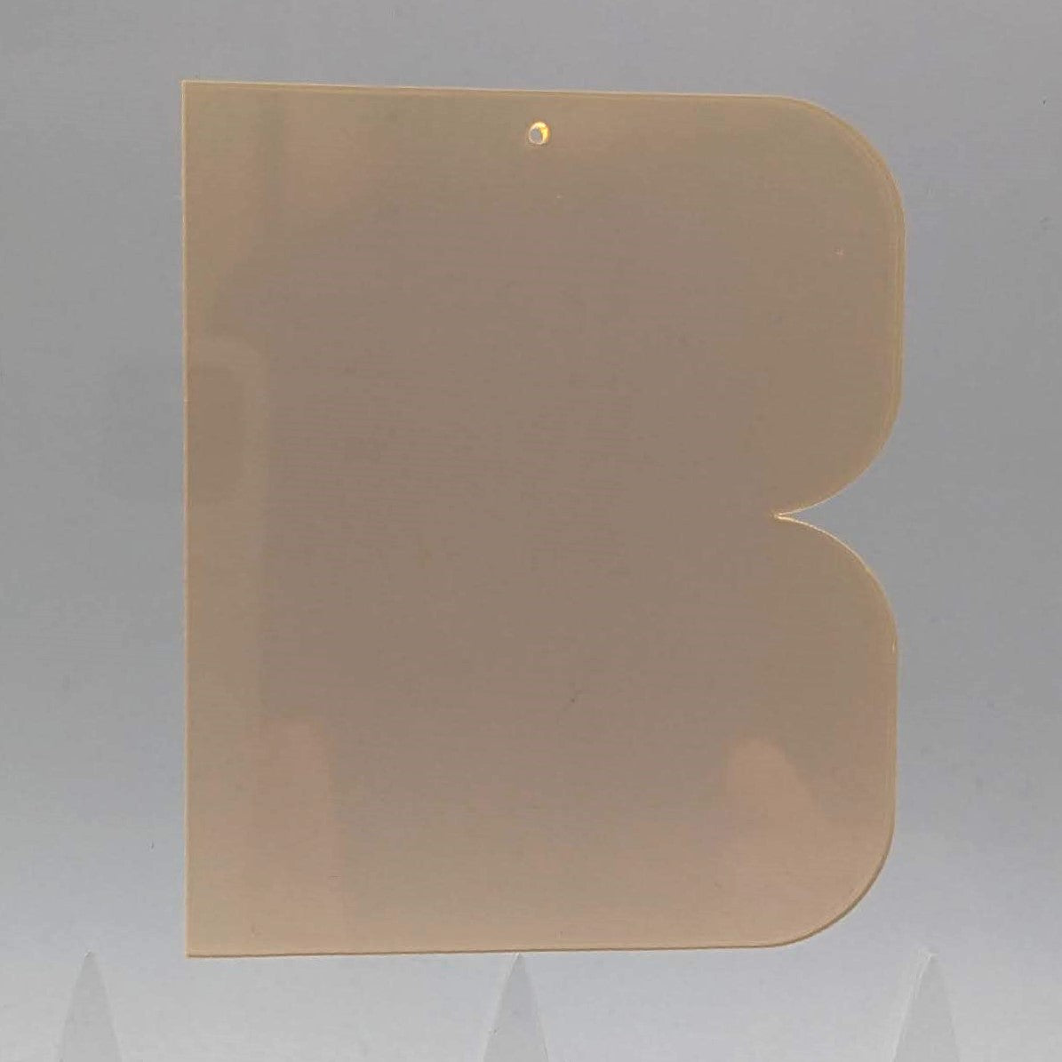 Acrylbuchstaben (6,7 cm x 8 cm) –Fluoreszierende oder neutrale Farben