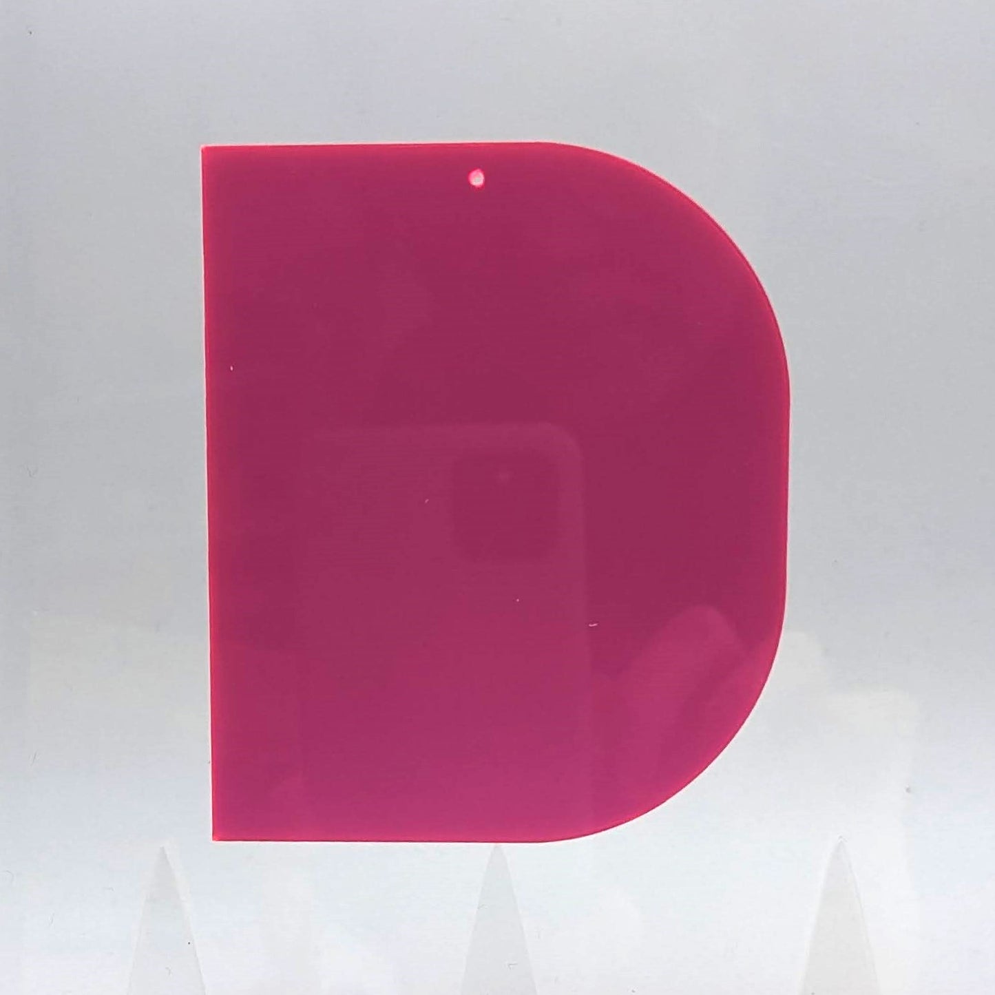 Acrylbuchstaben (6,7 cm x 8 cm) –Fluoreszierende oder neutrale Farben