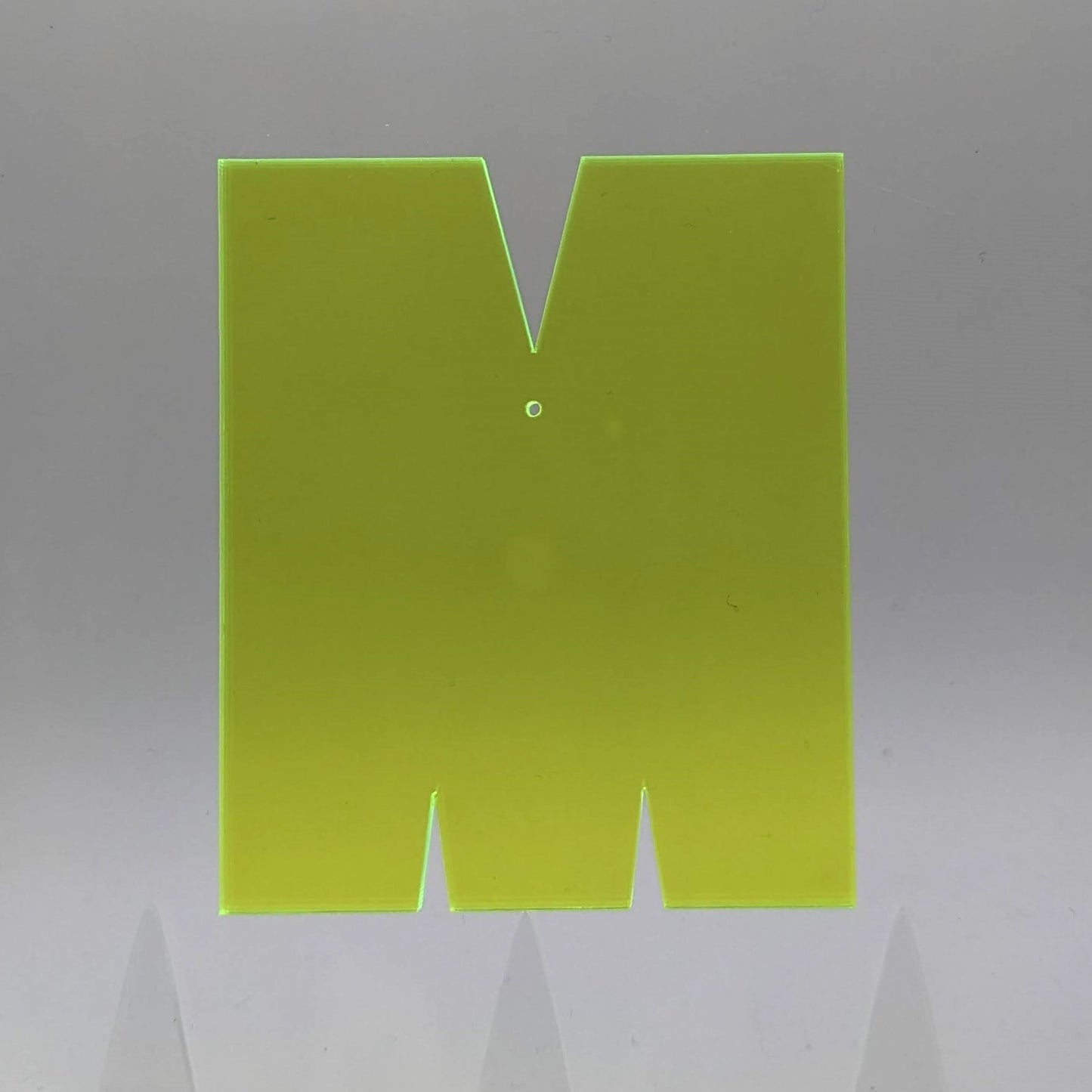 Acrylbuchstaben (6,7 cm x 8 cm) –Fluoreszierende oder neutrale Farben