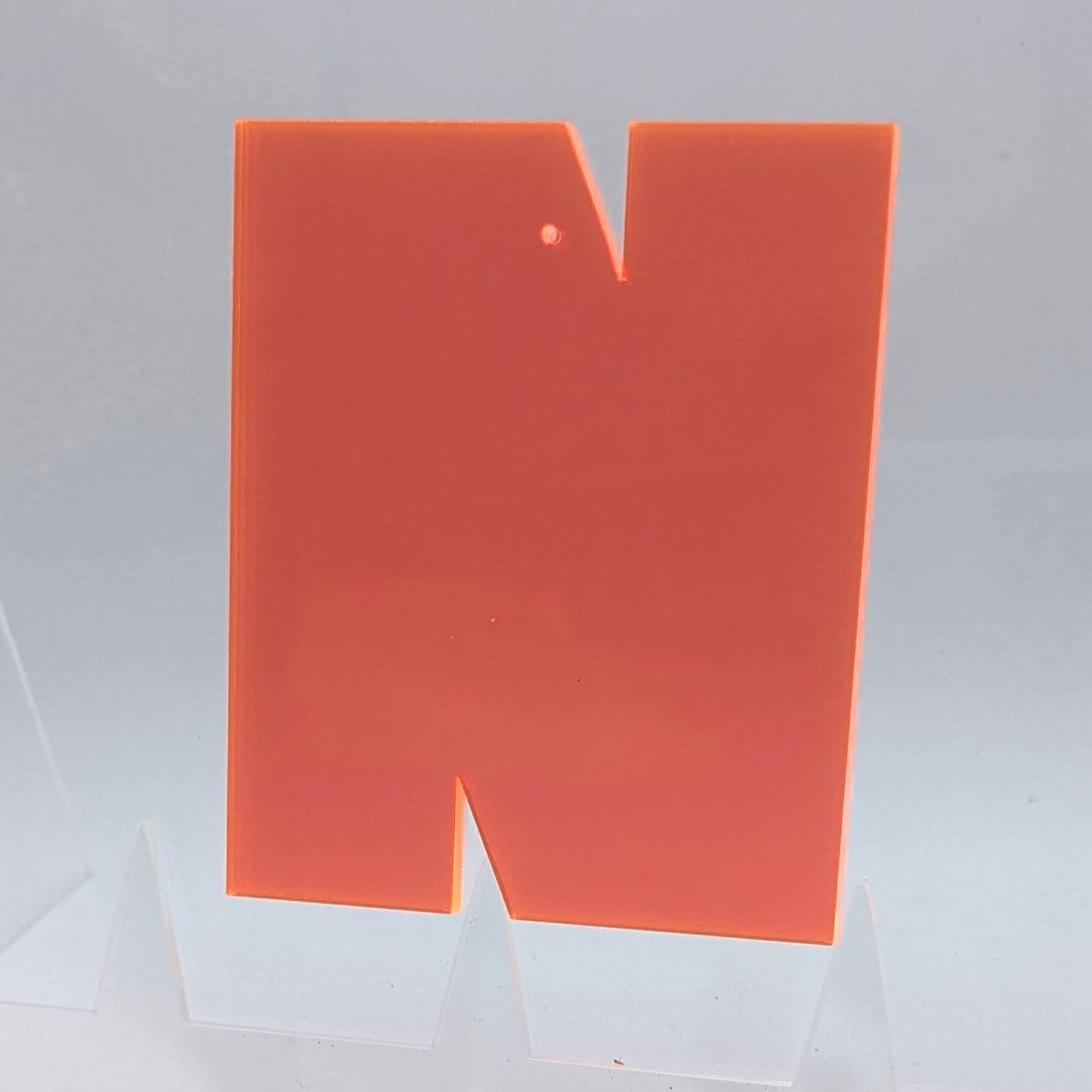Acrylbuchstaben (6,7 cm x 8 cm) –Fluoreszierende oder neutrale Farben