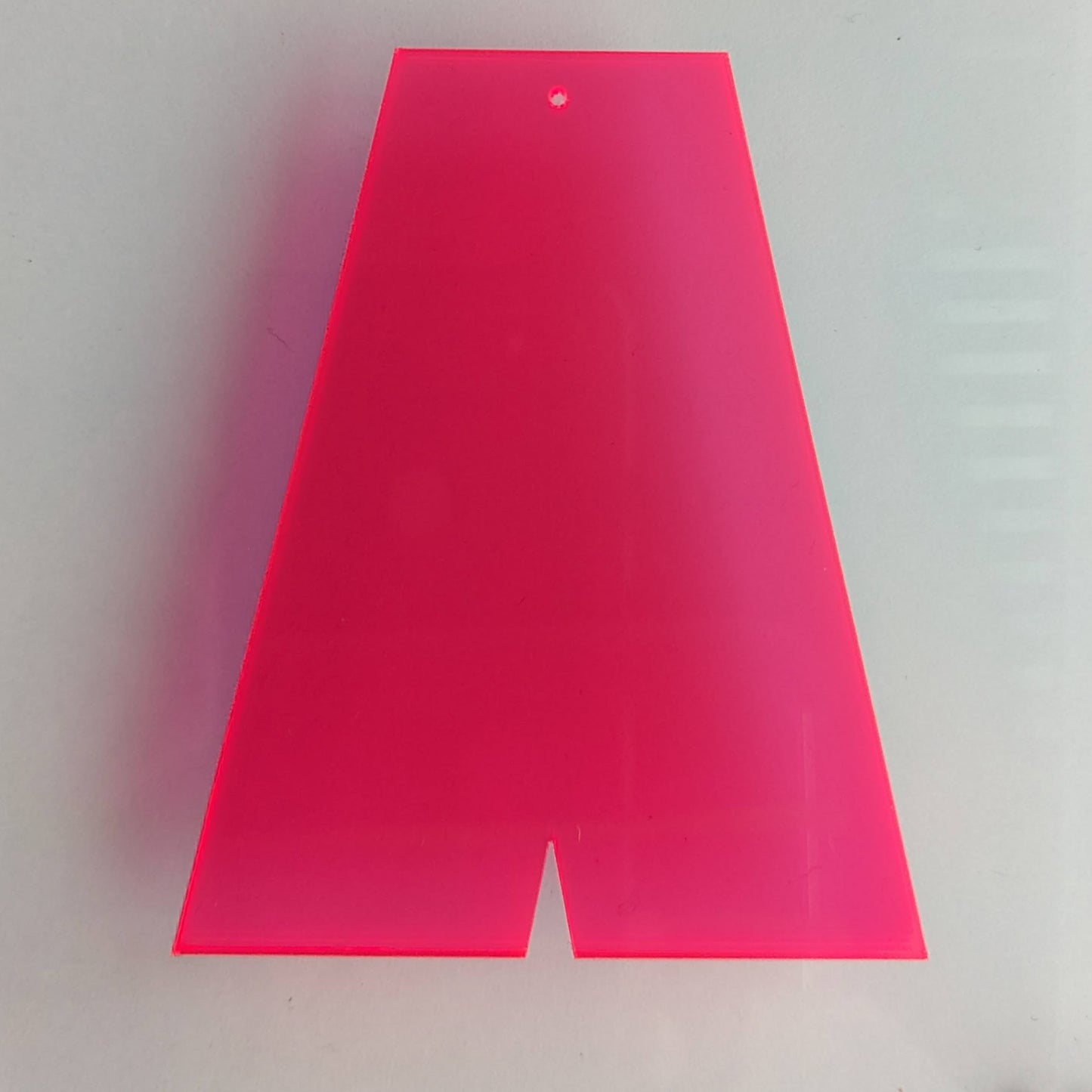 Acrylbuchstaben (6,7 cm x 8 cm) –Fluoreszierende oder neutrale Farben