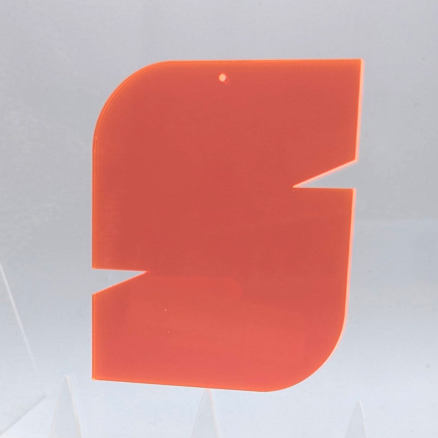 Acrylbuchstaben (6,7 cm x 8 cm) –Fluoreszierende oder neutrale Farben