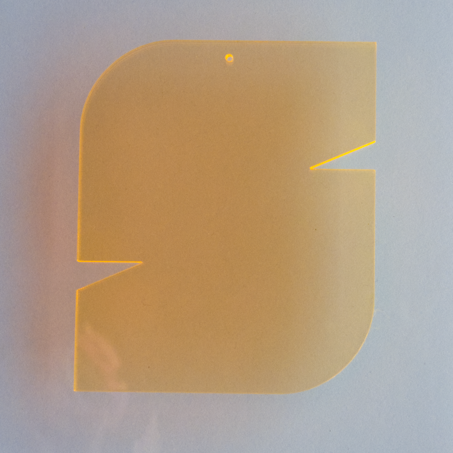 Acrylbuchstaben (6,7 cm x 8 cm) –Fluoreszierende oder neutrale Farben